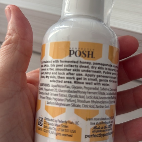Perfectly posh lot. buzzPeel body peel and lip balm in lemon chiffon BNIP - Picture 4 of 7